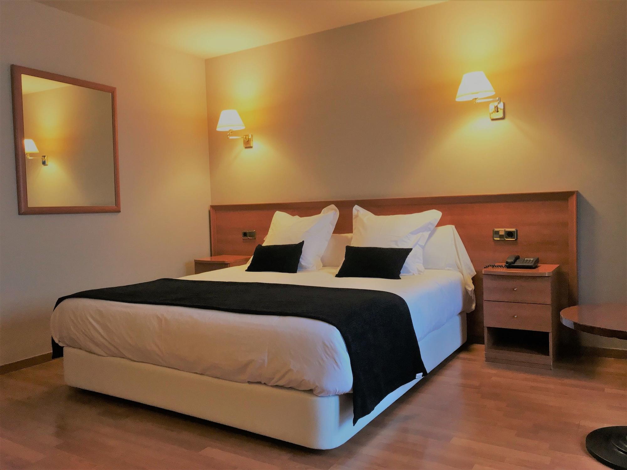 Hotel & Spa Niunit Эл Серрат Экстерьер фото